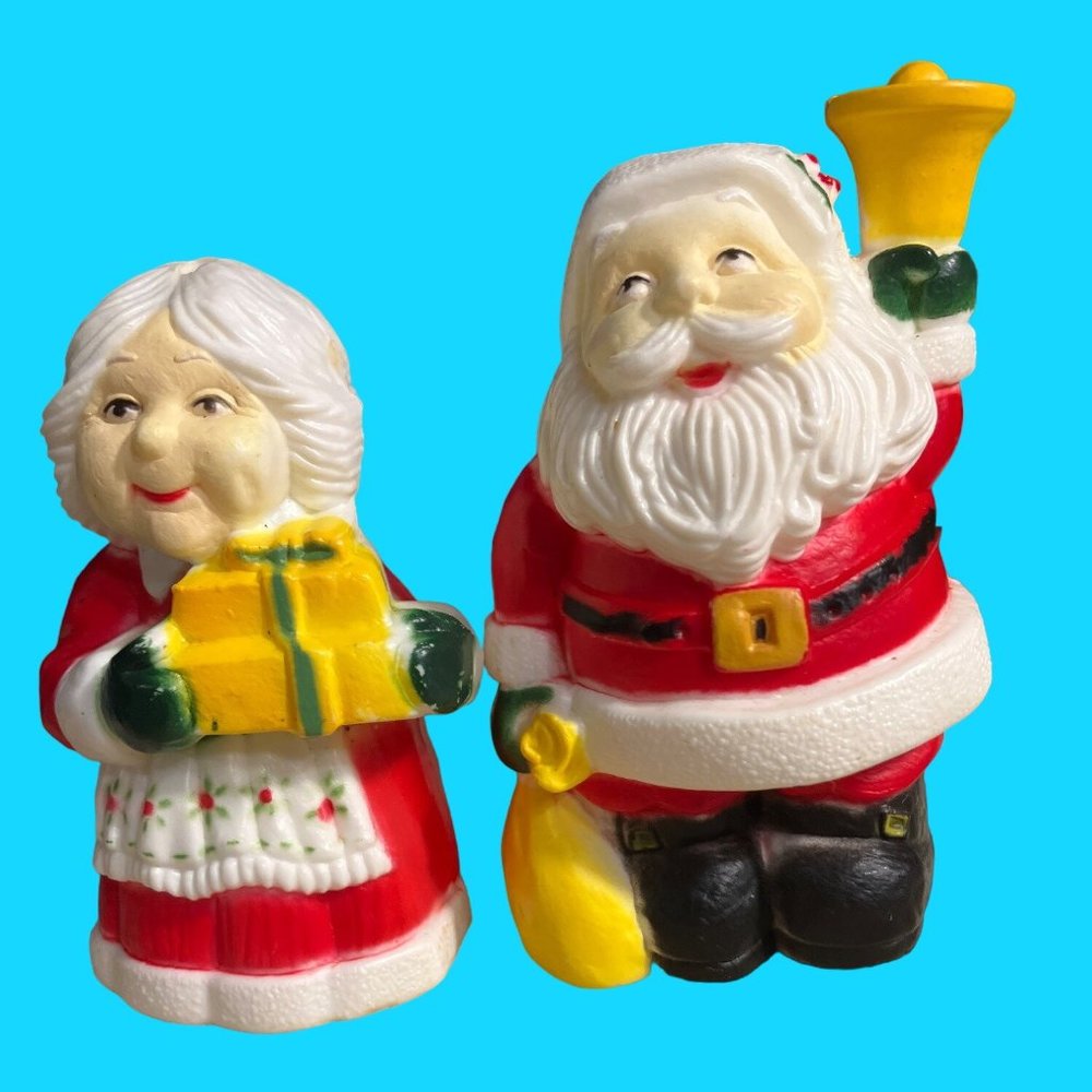 Santa and Mrs Claus Salt and Pepper Shaker Set